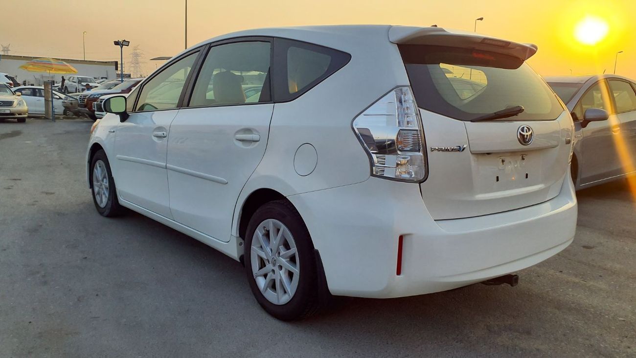 تويوتا برياس Toyota Prius Alpha