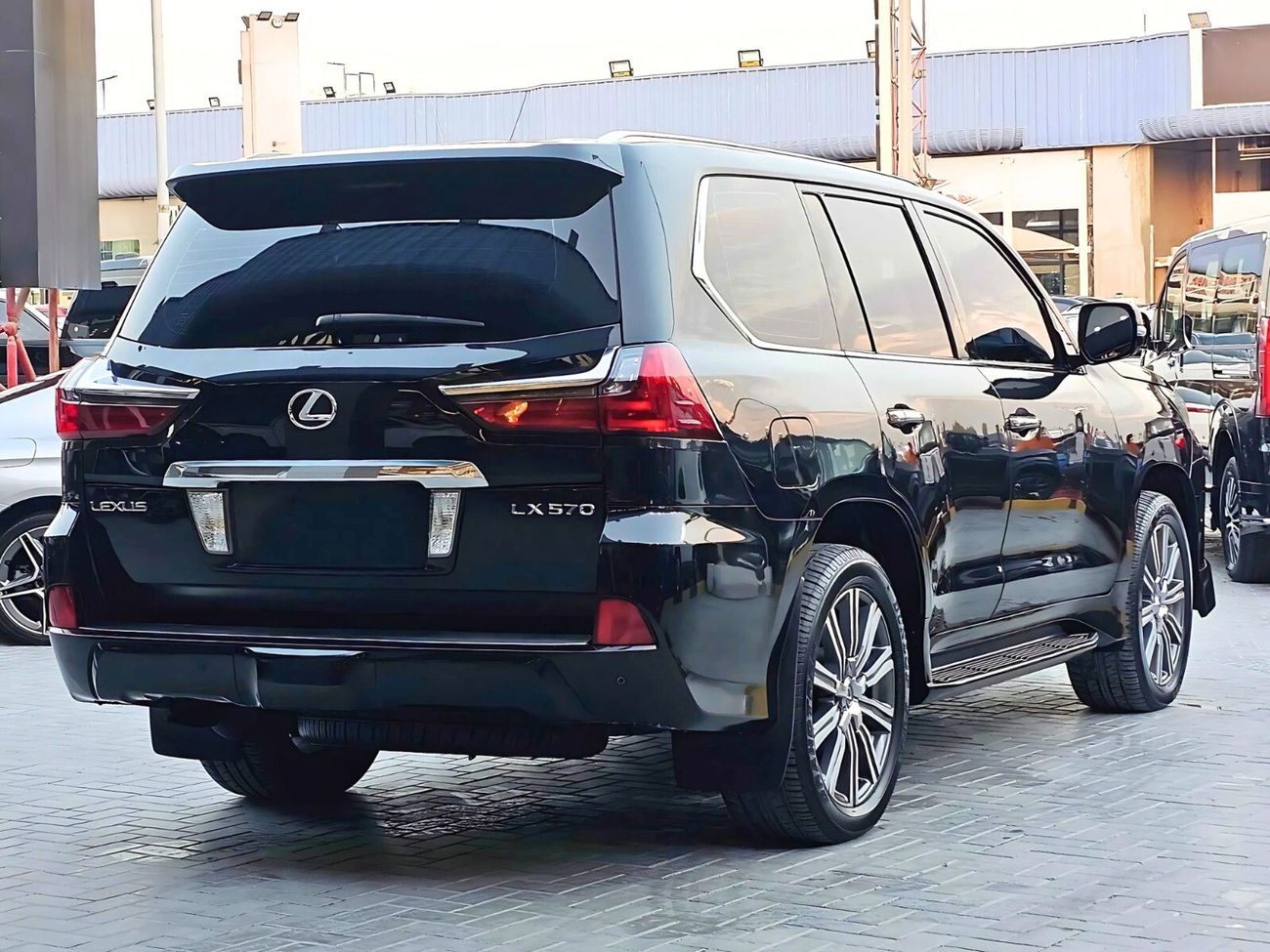 Lexus LX570 GCC/ FULL OPTION / RADAR / ZAFRAN INTERIOR/LOW MILEAGE/ EXPORT ONLY / LOT#25091