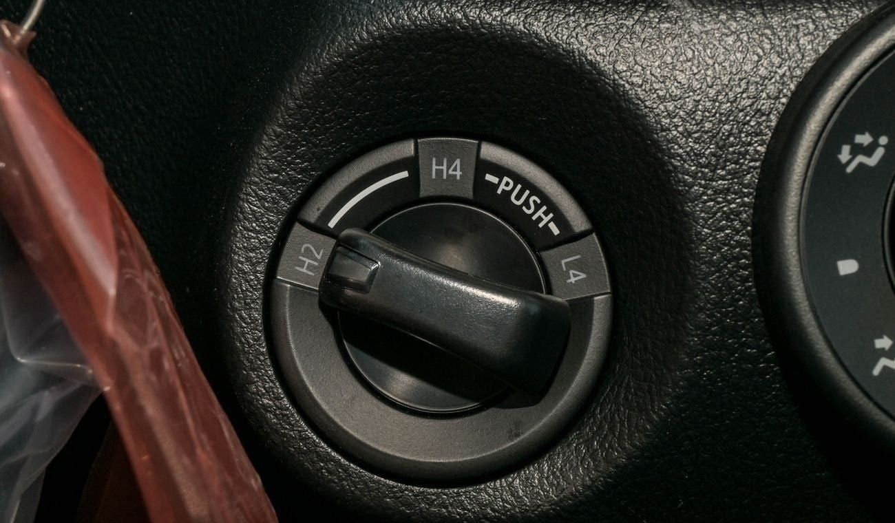 تويوتا هيلوكس 2.4L DLX