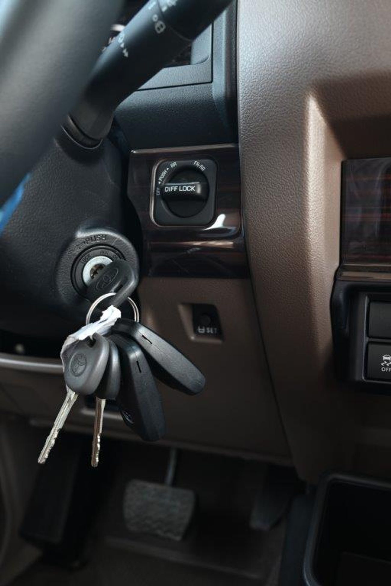 تويوتا لاند كروزر 70 2024 Model Toyota Land Cruiser Hard Top Super Deluxe 2.8L Diesel 5 Seater Automatic -Euro 5