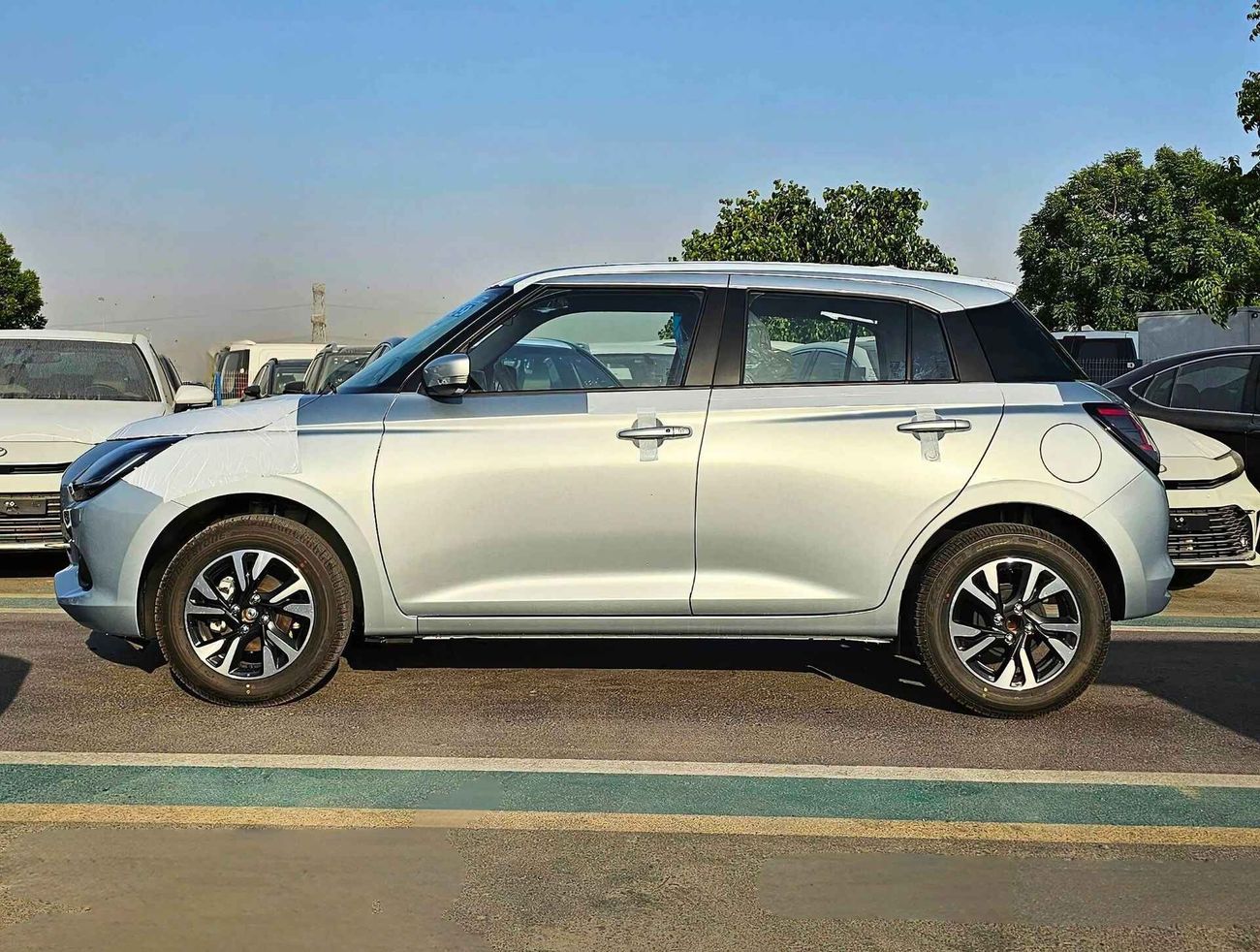 Suzuki Swift GLX / 1.2L V4 PETROL / PUSH START / DVD CAMERA (CODE # SGLX)