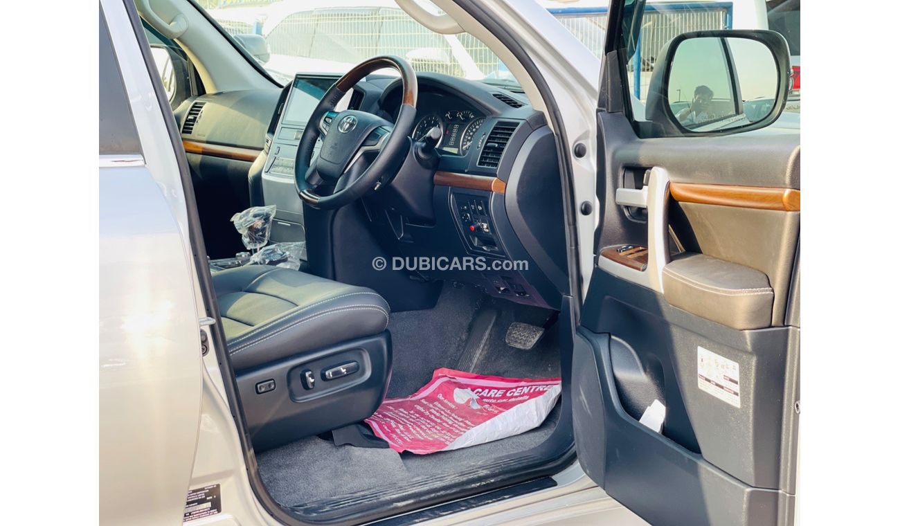 Toyota Land Cruiser Toyota Landcruiser 2016 model for sale from Humera automobile motors in Dubai . silver 2016 model .