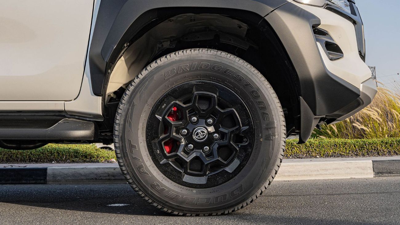تويوتا هيلوكس 2024 Toyota Hilux GR-Sport 4.0L AT Petrol (White)