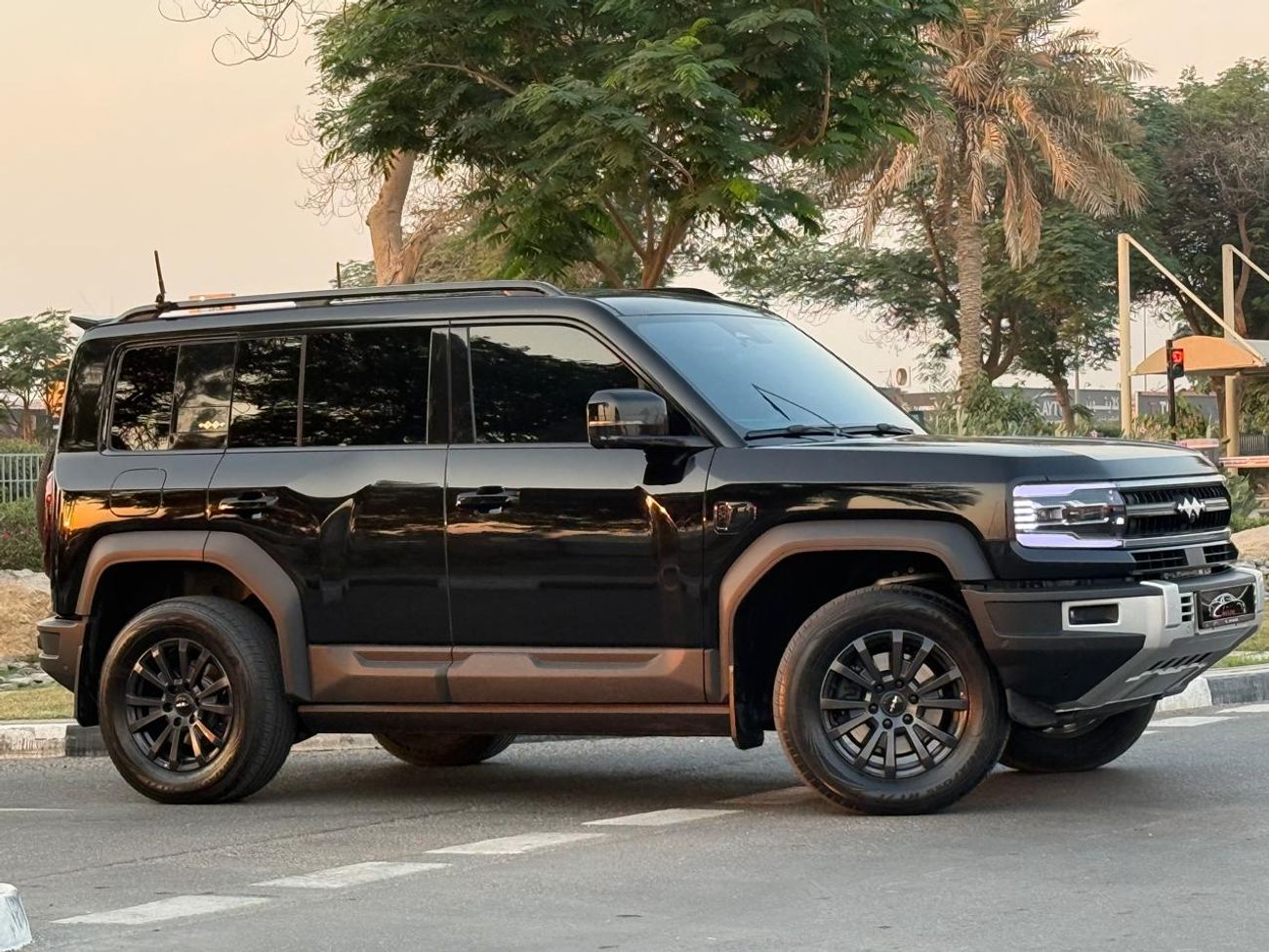 BYD Leopard 5 Leopard 5, 2025 model, 2 differential locks, three screens, refrigerator with heater, five-year EVS 