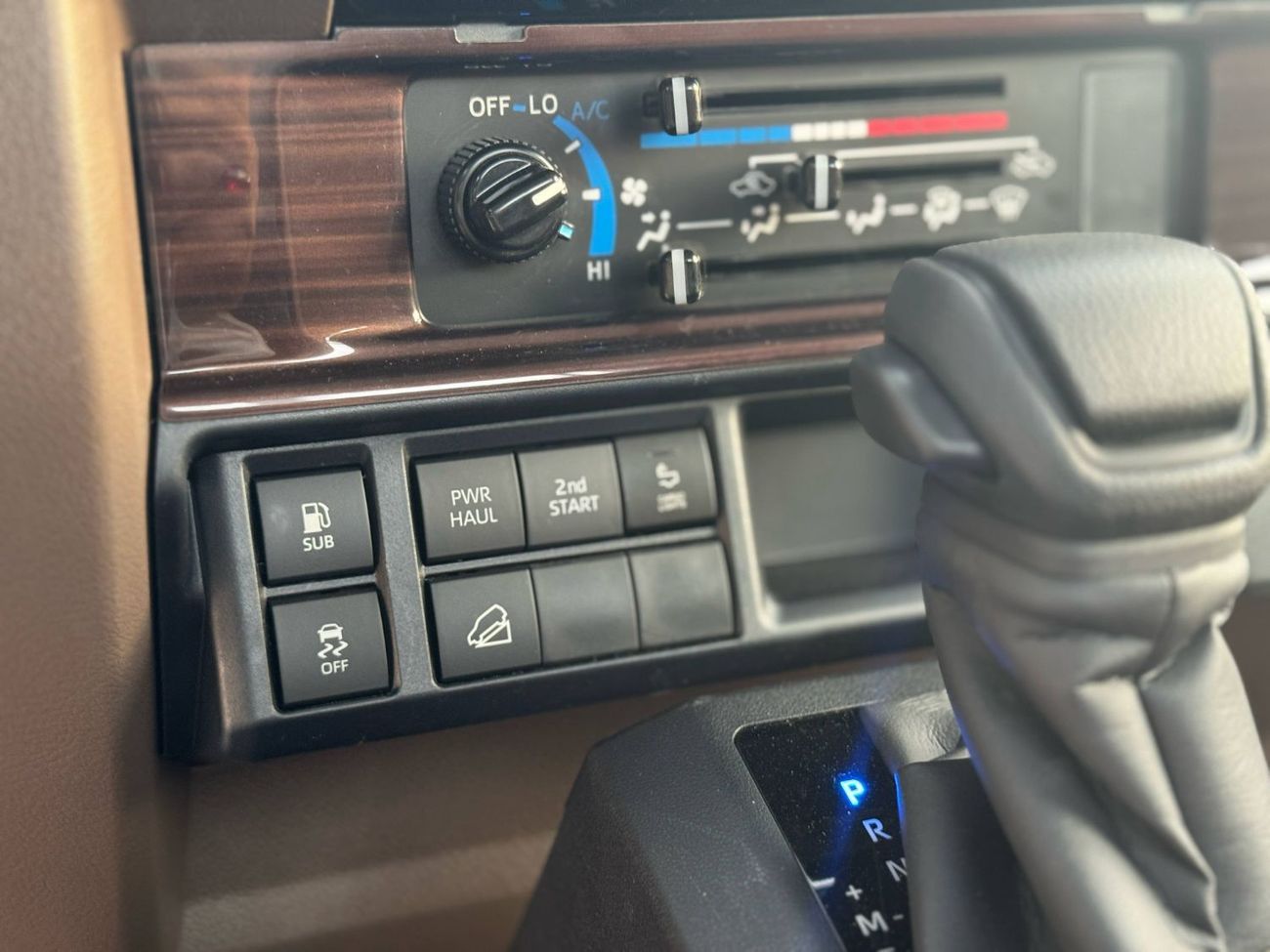 تويوتا لاند كروزر بيك آب GCC SPEC UNDER WARRANTY BRAND NEW