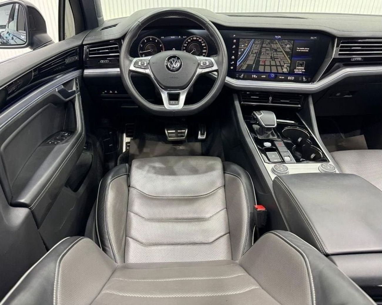 فولكس واجن طوارق R-Line 3.0L AWD 2020 Volkswagen Touareg R-Line Black Edition, 1 Year Warranty, Full Agency Service H