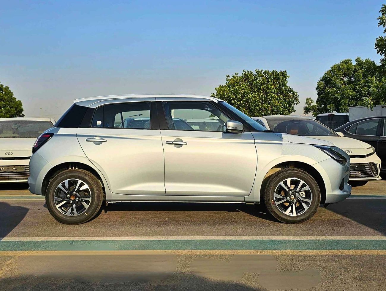 Suzuki Swift GLX / 1.2L V4 PETROL / PUSH START / DVD CAMERA (CODE # SGLX)