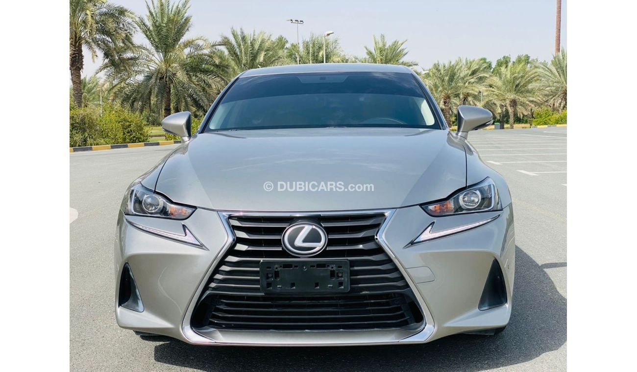 Lexus IS300 Platinum Lexus is 300 GCC full option perfect condition original paint under warranty