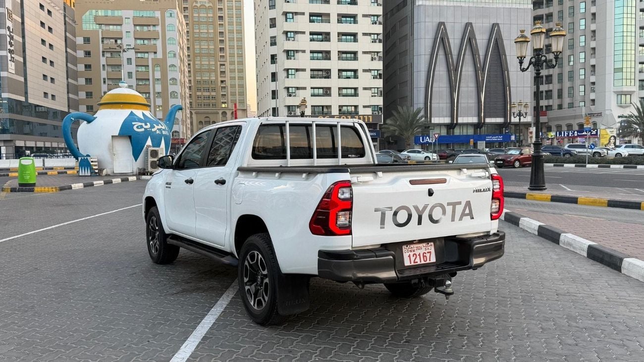 Toyota Hilux Sr with new shape
