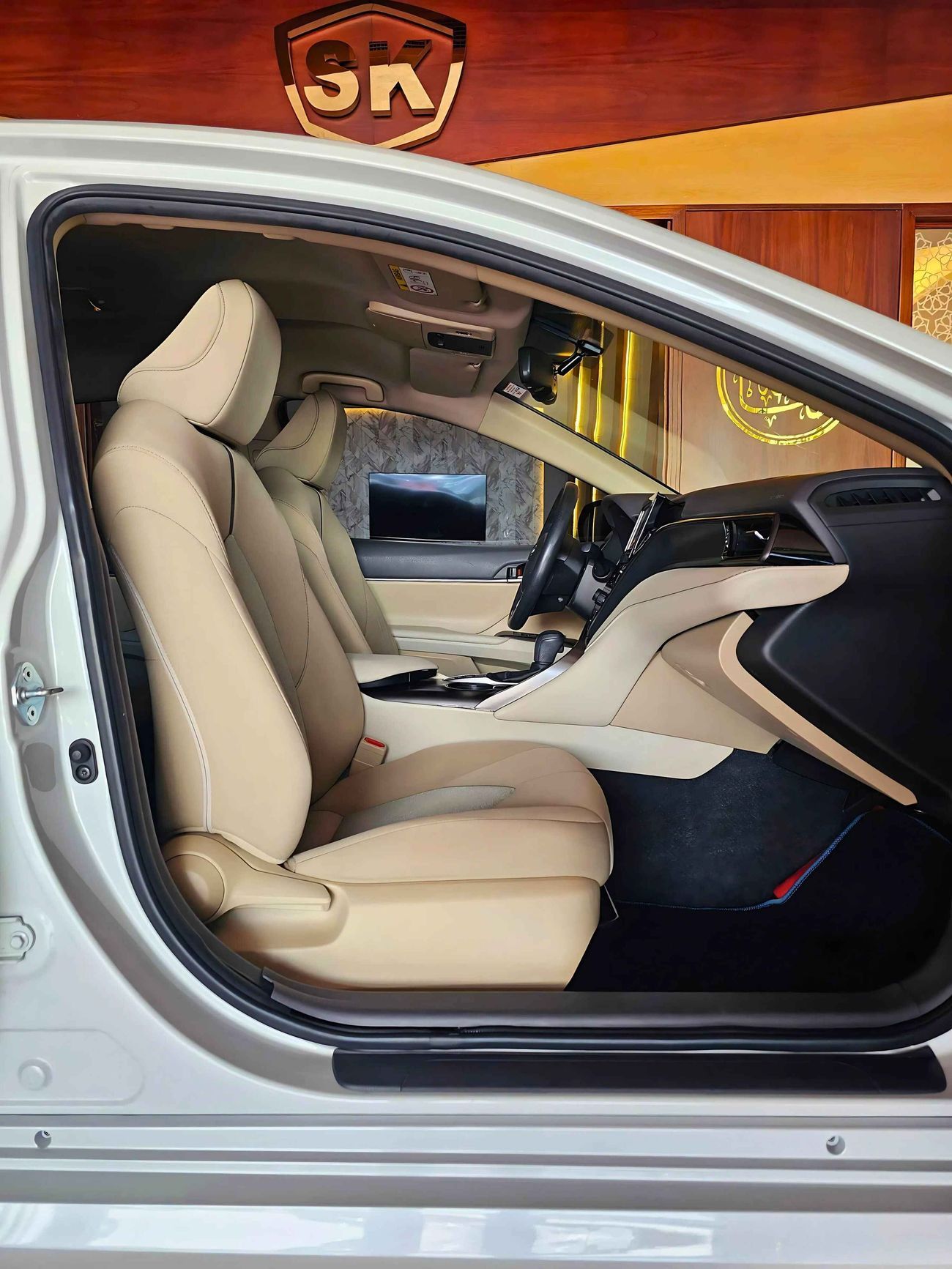 Toyota Camry CAMRY/LE HEV HYBRID 2.5L/1YR WARANTY /FSH/SINGLE USER/ 962 MONTHLY/LOT#94659