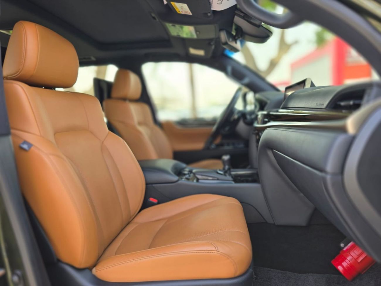 Lexus LX570 SIGNATURE FULL OPTION 2021 GCC AL FUTTAIM LEXUS LOW MILEAGE WITH AGENCY SERVICE HISTORY IN MINT COND