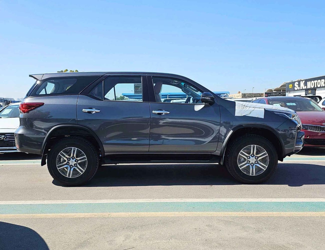 Toyota Fortuner BASIC / 2.7L PETROL / ALLOY WHEELS / MANUAL A/C / 4WD (CODE# BASIC)