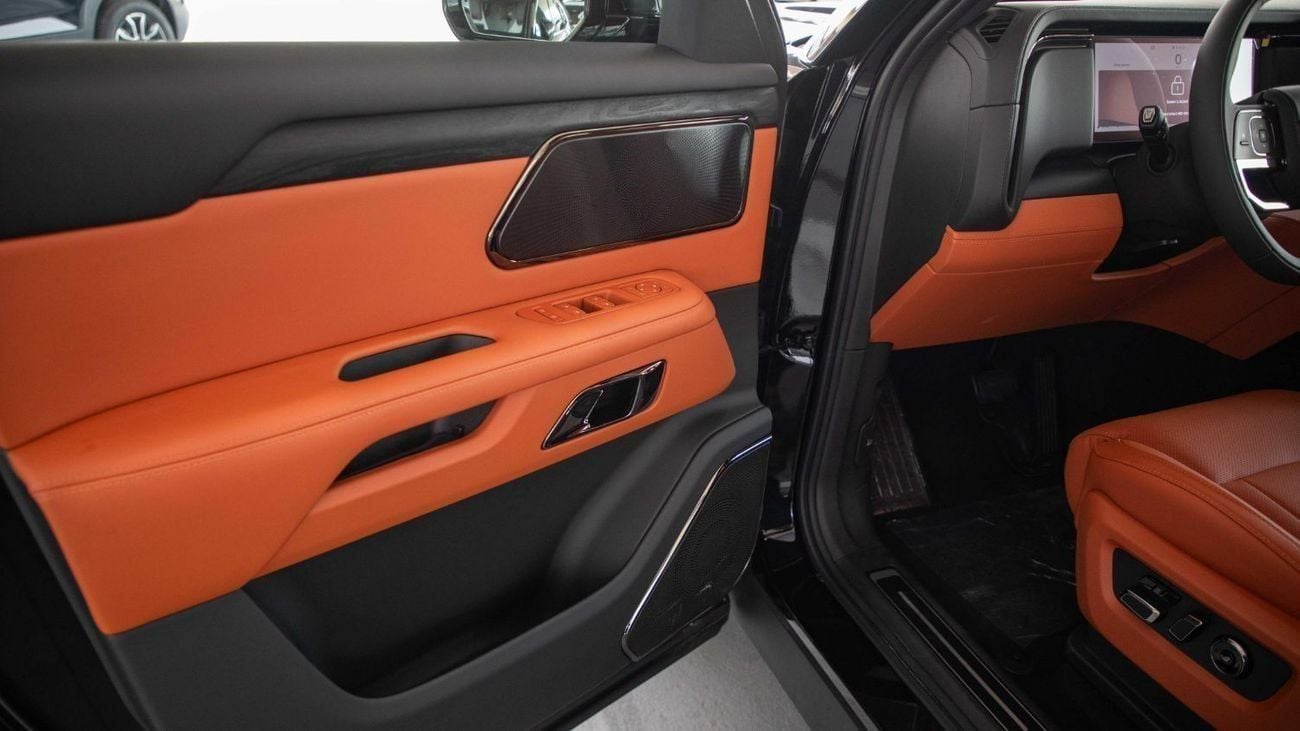 ROX 01 PRESTIGE VIP 7 seats 1.5L PLUG-IN LONG RANGE FOR LOCAL