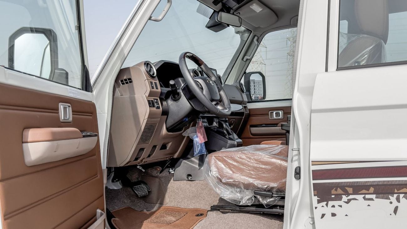 تويوتا لاند كروزر 70 LC76 LX 2.8L AT Diesel 2026 (White-Brown) Omani