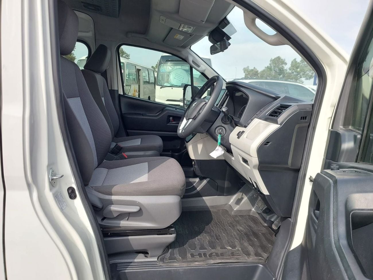 Toyota Hiace (RAMADAN OFFER) TOYOTA HIACE COMMUTER VAN RHD 2020 MODEL 2.8 L DIESEL AUTOMATIC(PM04978)