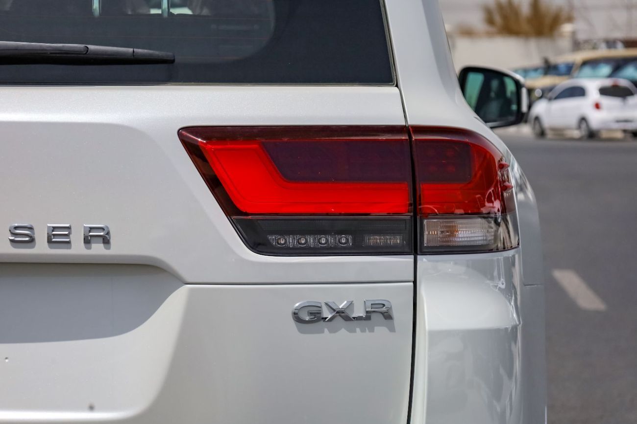 تويوتا لاند كروزر V6 GCC SPECS 2025 MODEL