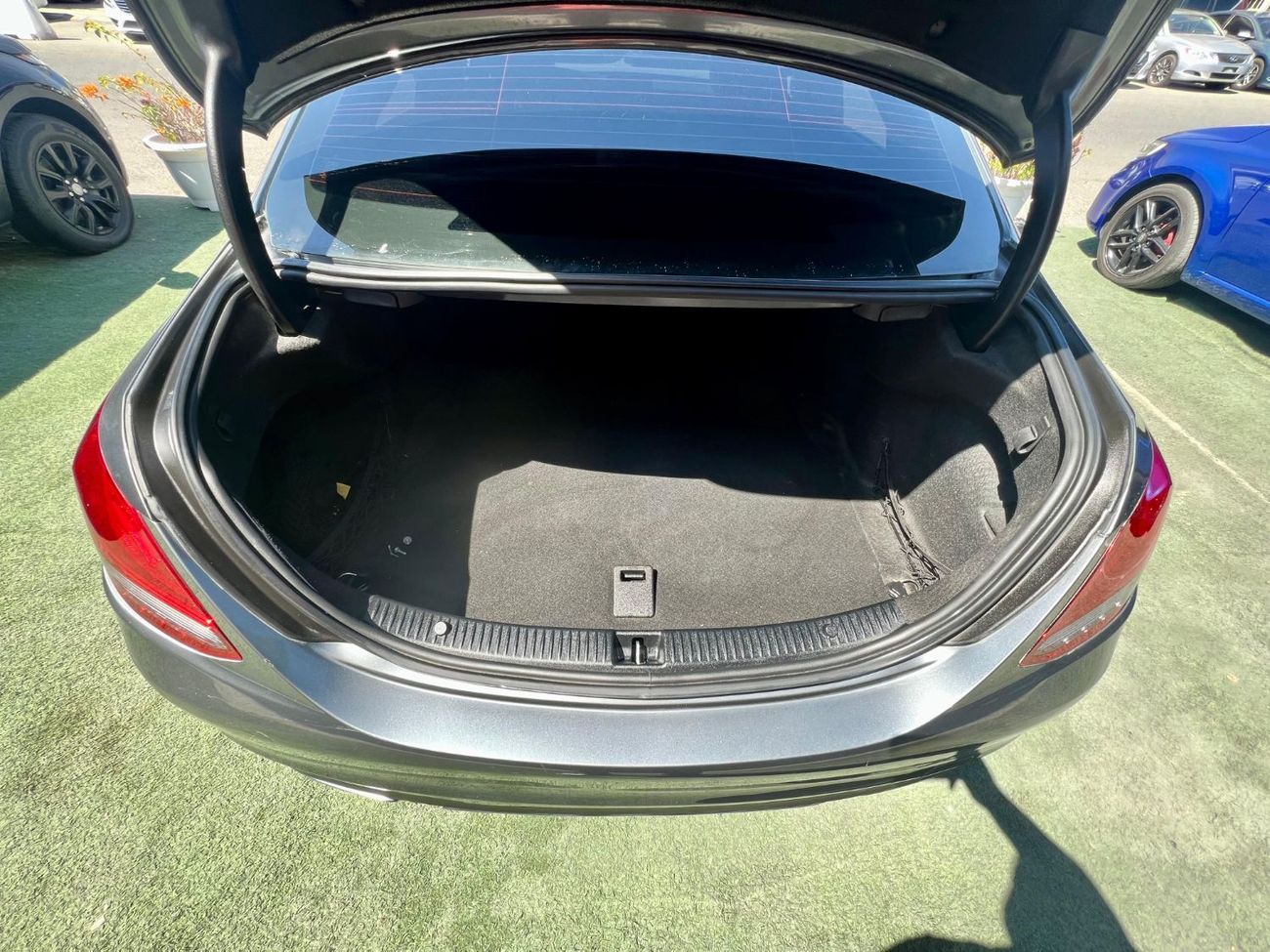 Mercedes-Benz C 300 AMG Pack 2.0L warranty one year bank financie available