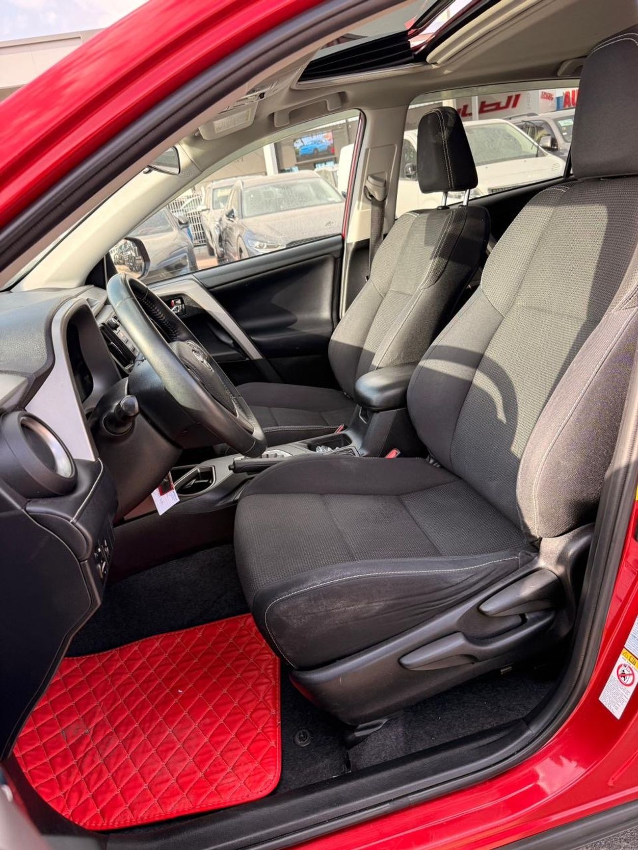 تويوتا راف ٤ XLE 2.5L AWD Full option sunroof, push start