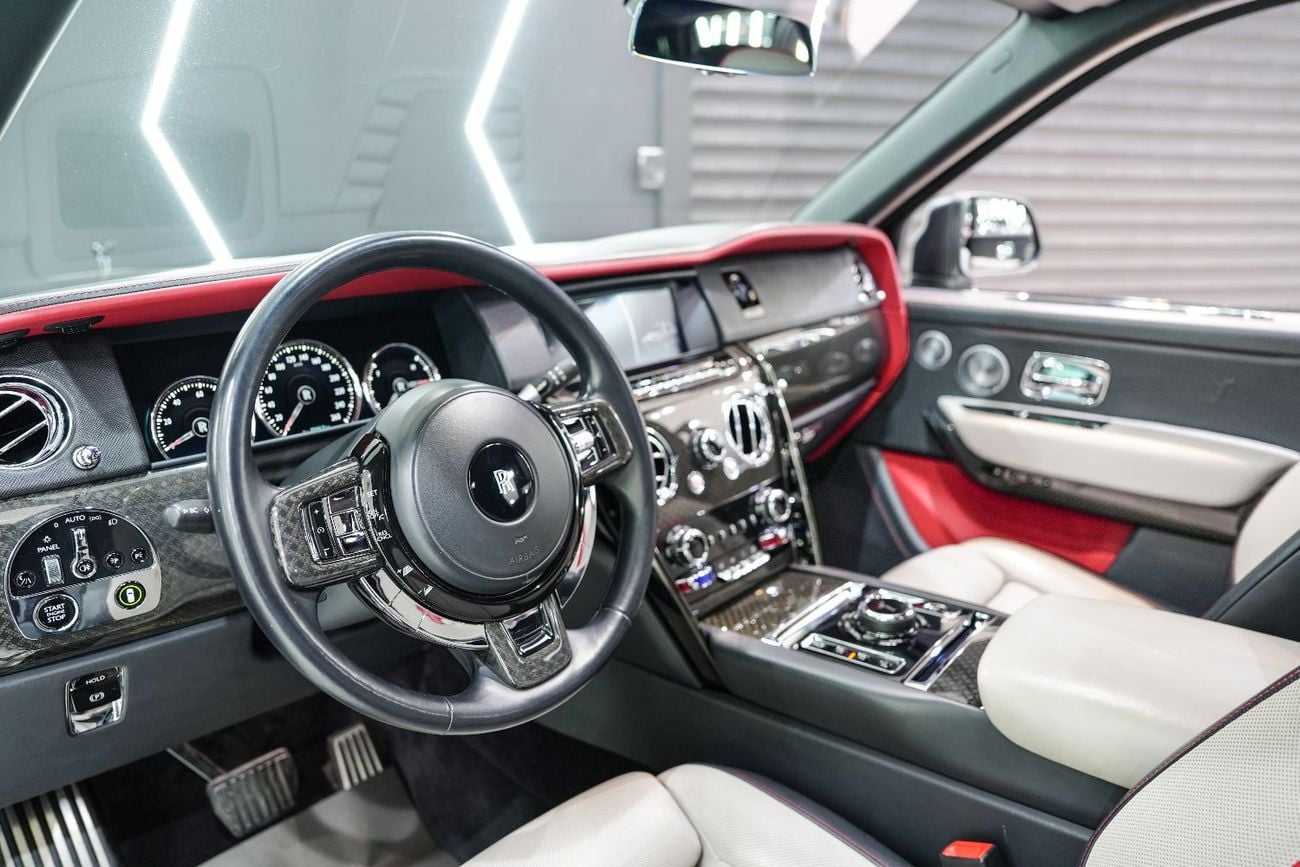 Rolls Royce Cullinan BLACK BADGE , Rear Entertainment, Bespoke Audio, Starlight, GCC Specs!!