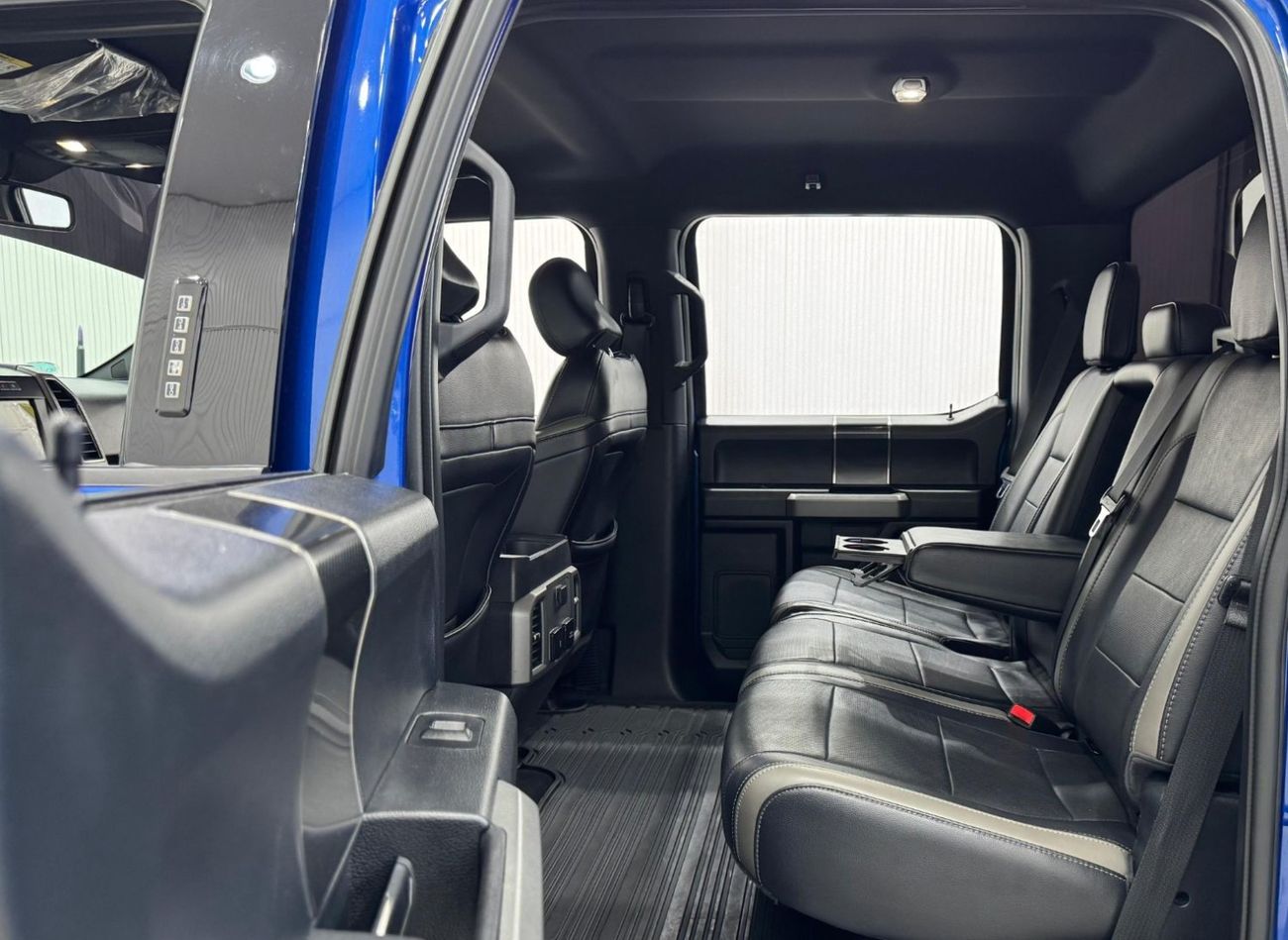 Ford F 150 Raptor 2017 Ford F-150 Raptor SuperCrew 5.5 Box, Agency Warranty Till 2027, Full Service History, GCC