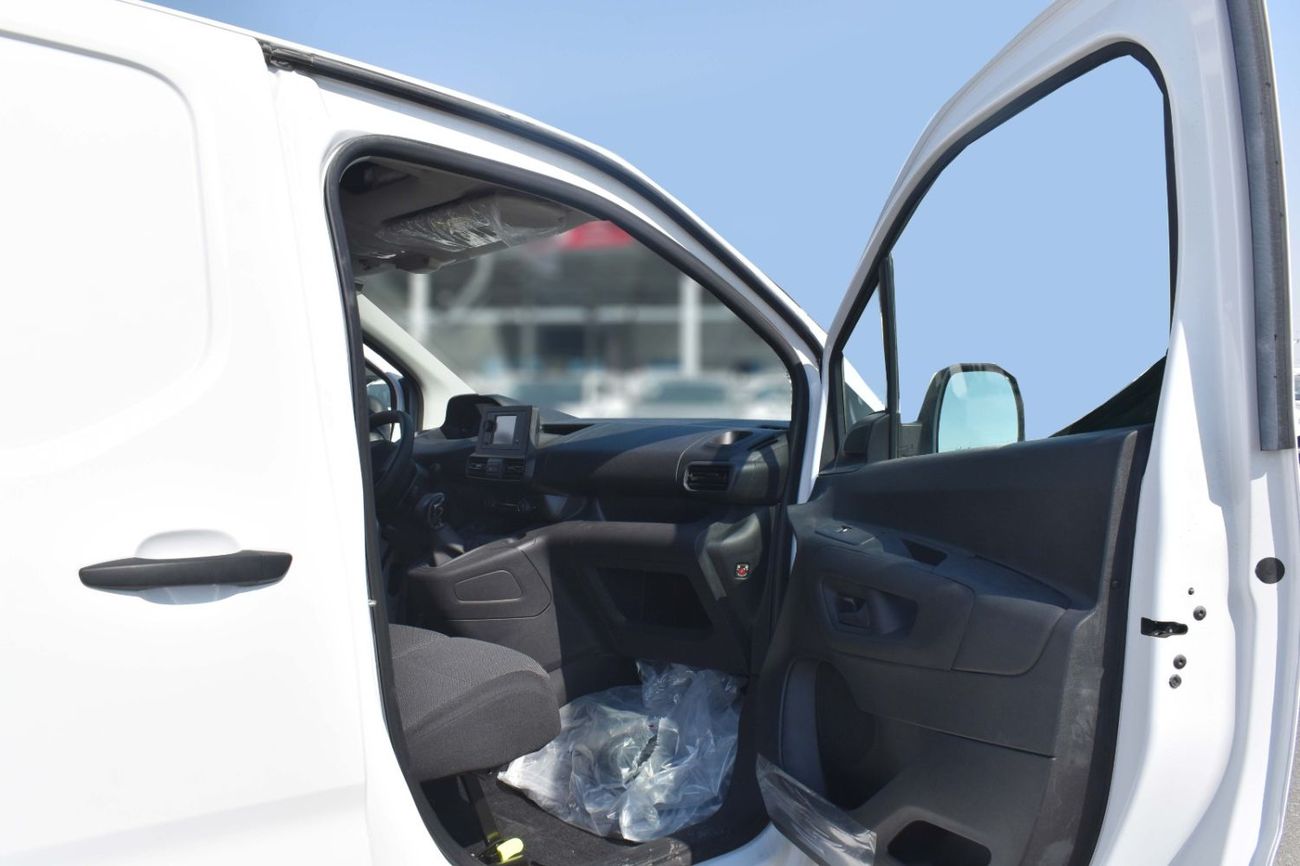 Peugeot Partner Peugeot Partner van, 1.6L Manual Transmission- 2024