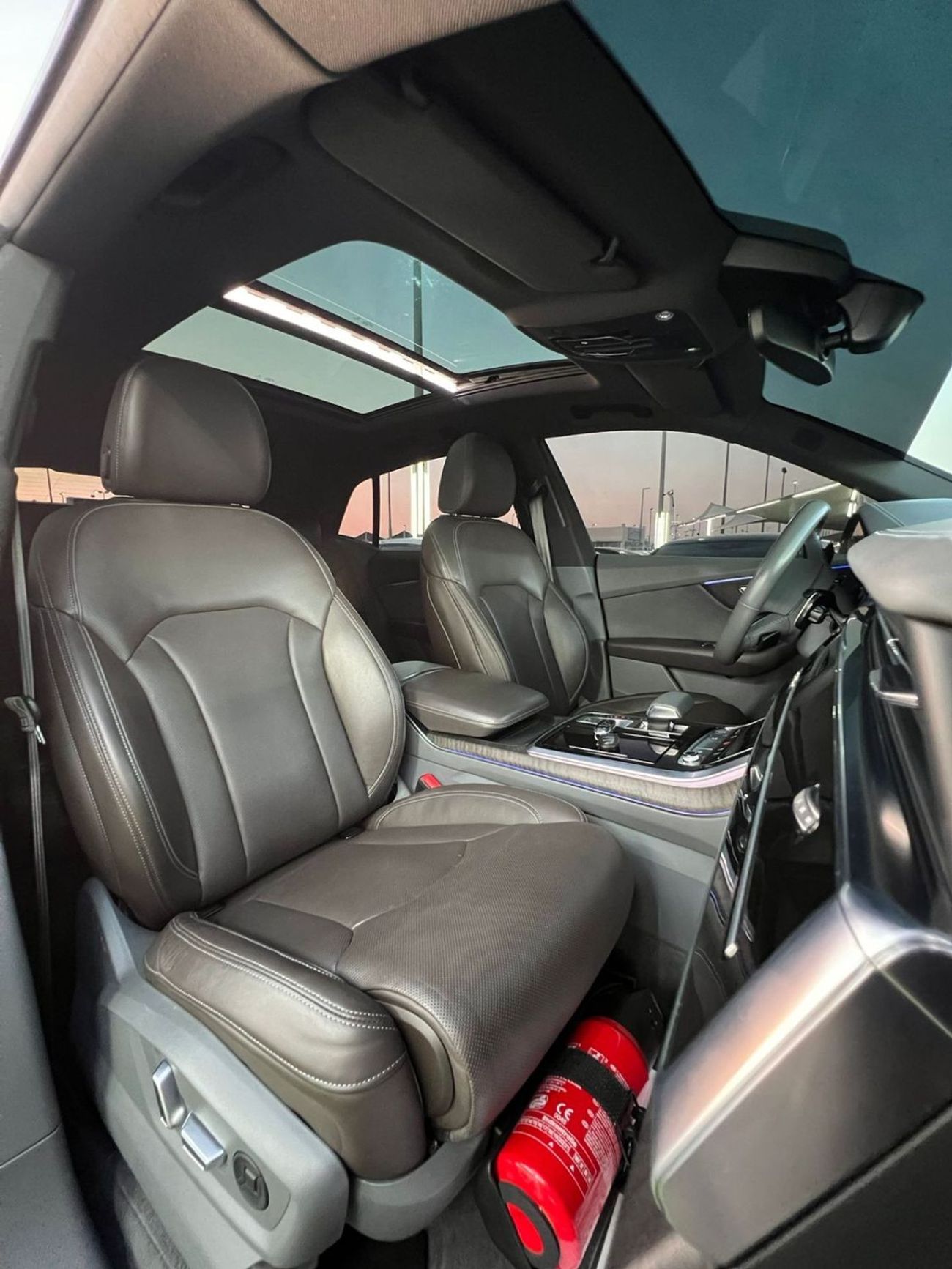 أودي Q8 55 TFSI quattro S-لاين سبورت باكج اودي كيو 8 كواترو اس لاين موديل 2019 مواصفات خليجية صبغ وكالة بدون