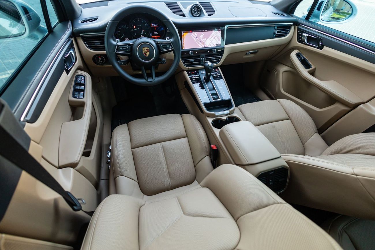 بورش ماكان Base