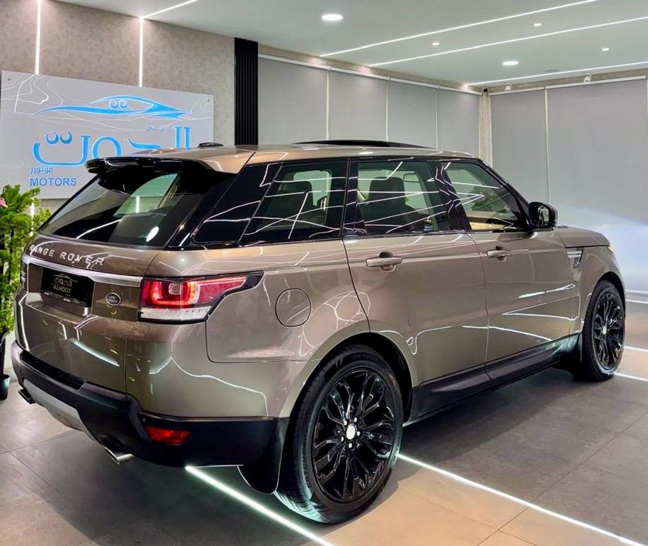 لاند روفر رينج روفر سبورت Supercharged 5.0L SUPERCHARGED RANGE ROVER SPORT || GCC II FULLY LOADED || AUTO FOOTSTEPS || ACCIDEN