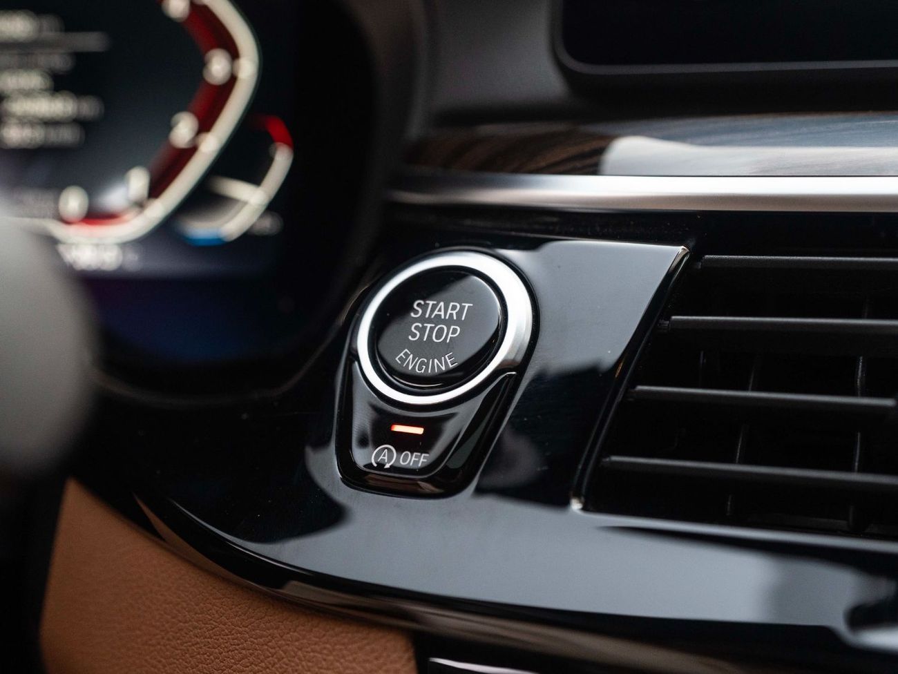 بي أم دبليو 530i Luxury M Sport Package 2.0L