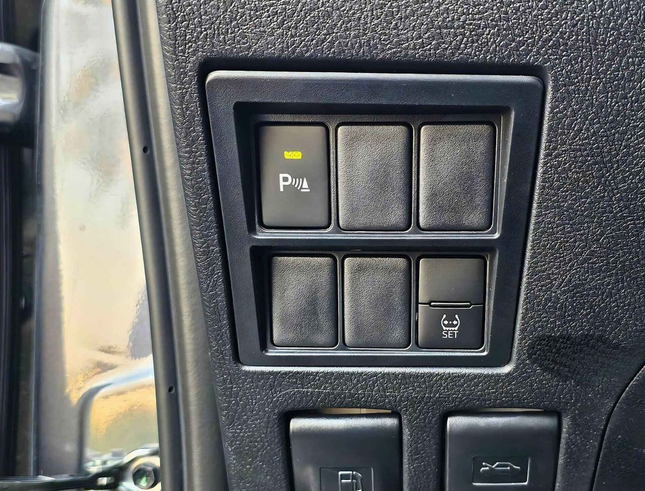 Toyota Hilux 2.4L Diesel / Automatic Gear / FULL OPTION  (CODE # HDDWAF)