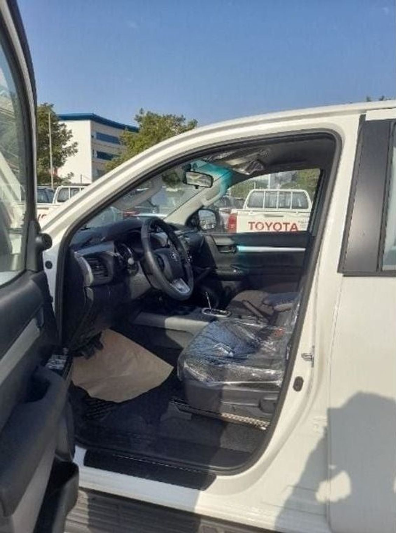 تويوتا هيلوكس Turbo Diesel 4WD 2.4L Automatic Double Cab Push Start HIGH  * EXPORT AFRICA Offer *