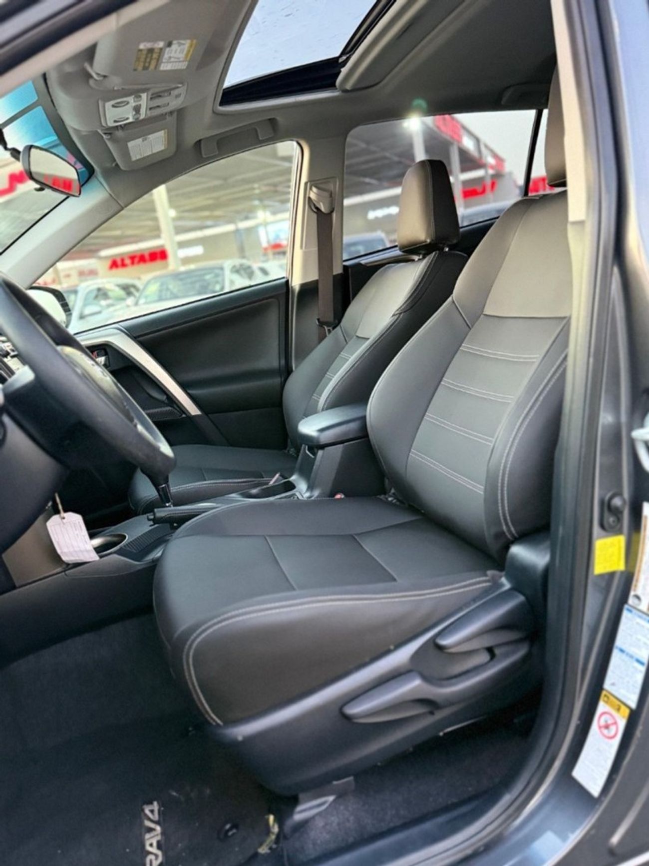 Toyota RAV4 VXR 2.5L XLE Sunroof, leather seats
