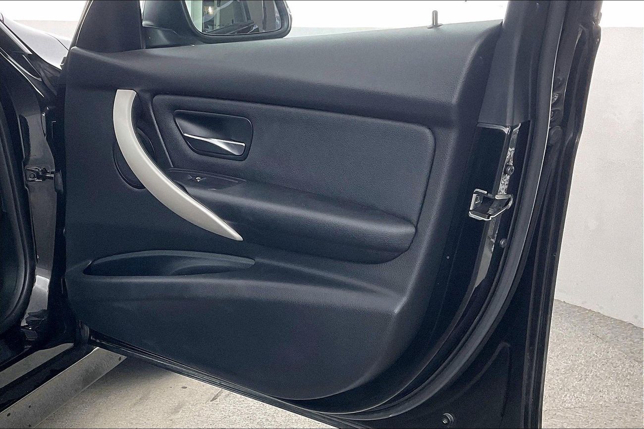 BMW 318i Standard | Guaranteed Warranty | 0 Down Payment