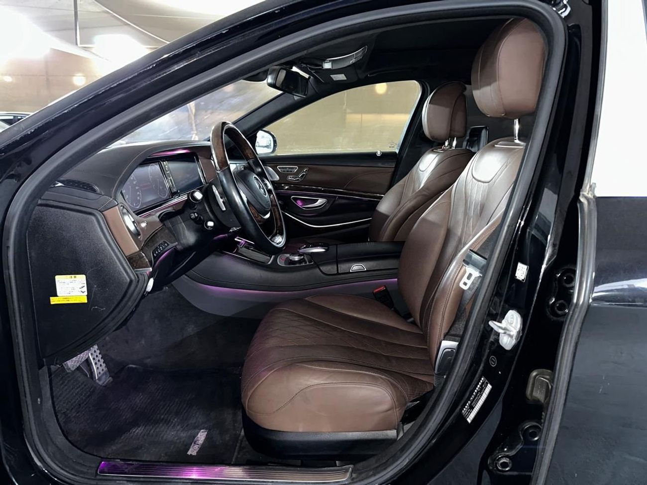 Mercedes Maybach S550 Maybach 2015 4.7L | 6 BUTTONS | BROWN INTERIOR | REAR ENTERTAINMENT