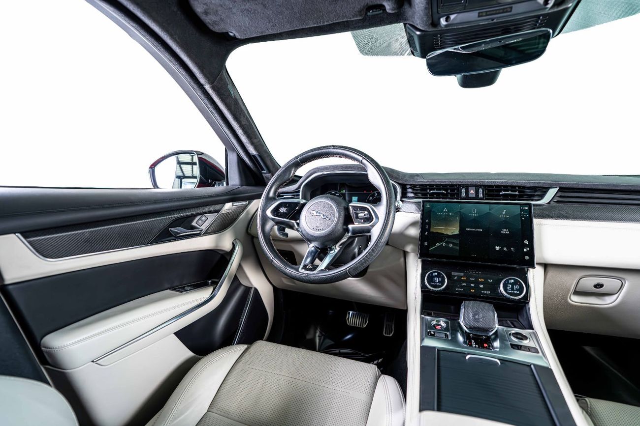 جاكوار F بيس SVR 5.0L