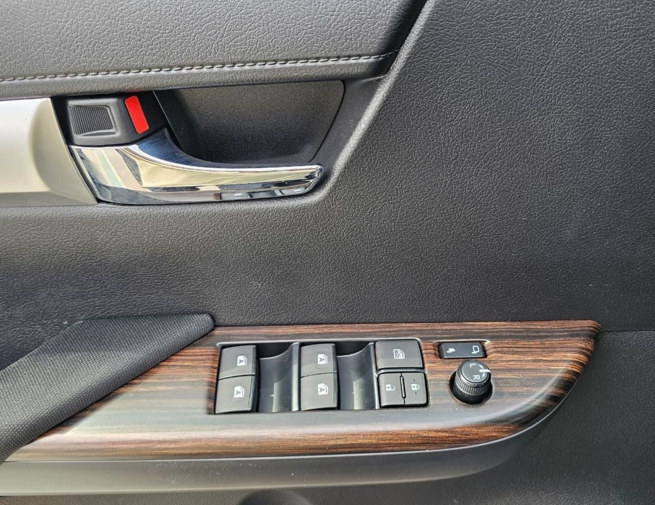 Toyota Hilux SR5 STD || 4.0L PETROL 4WD | WOOD INTERIOR W VISOR | BLIND SPOT | DIFFLOCK | DVD+CAMERA (CODE # H6B)