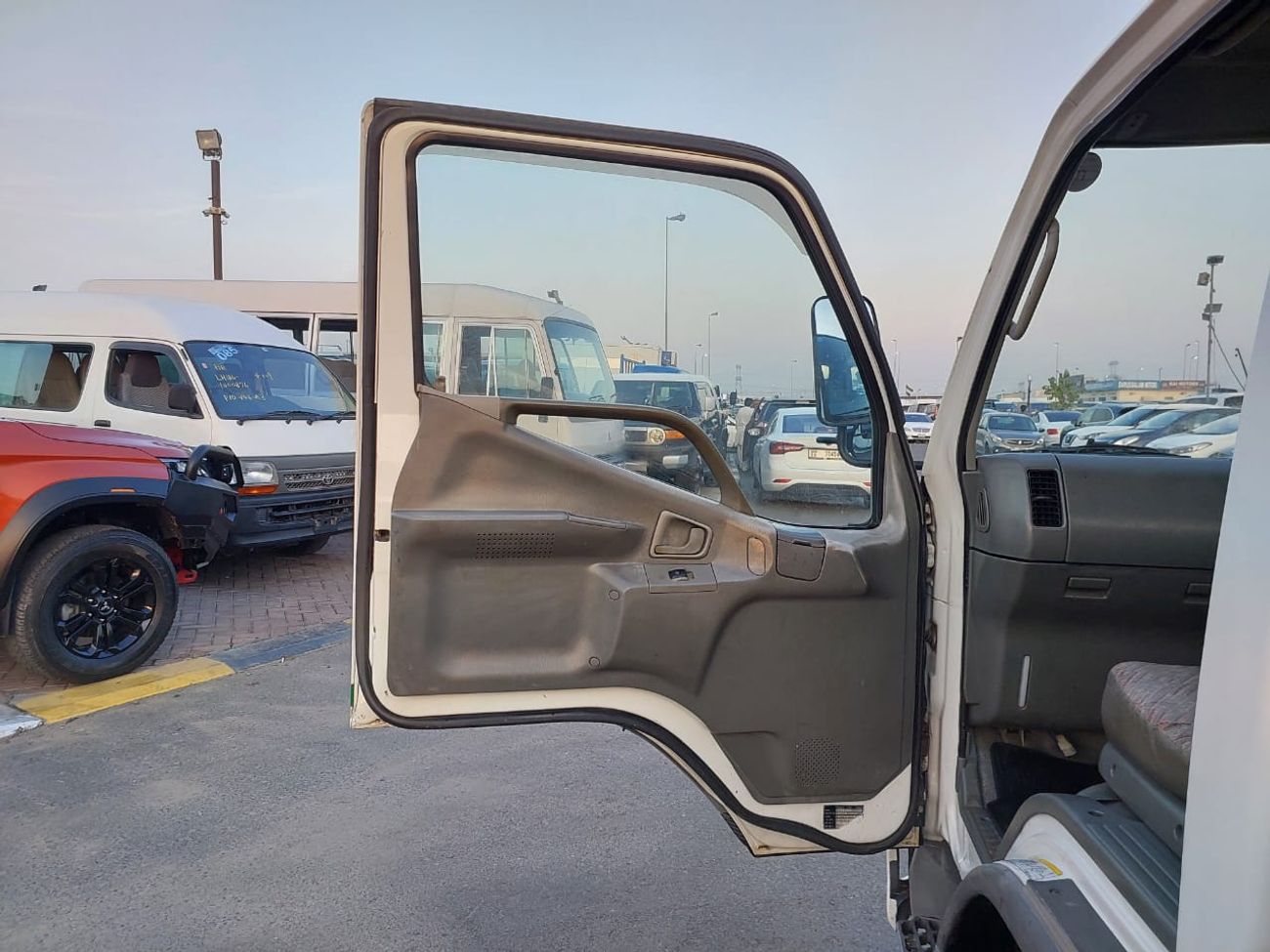 Mitsubishi Fuso Canter MITSUBISHI CANTER TRUCK RHD 1997 MODEL 4.2 L DIESEL MANUAL(PM31319)