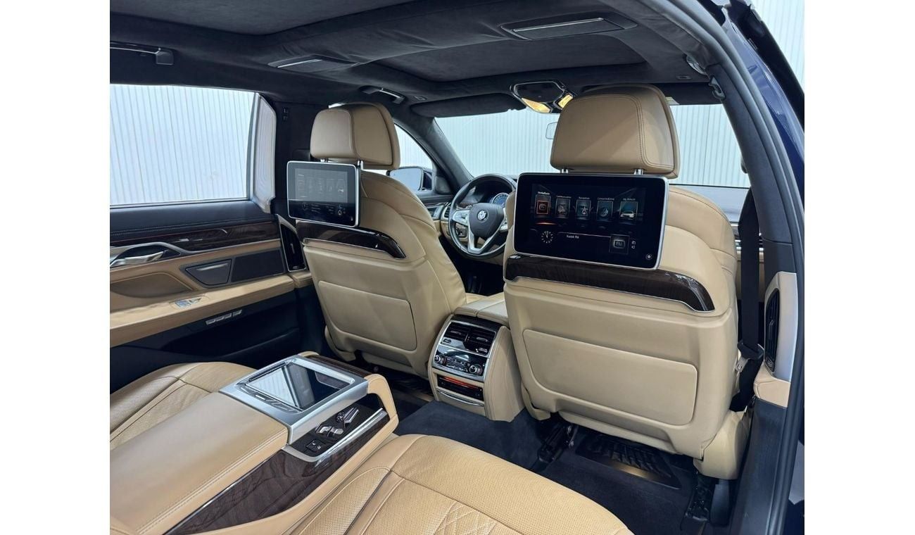 بي أم دبليو 740Li Std 3.0L 2016 BMW 740Li, Full BMW Service History, Fully Loaded, Very Low Kms, GCC