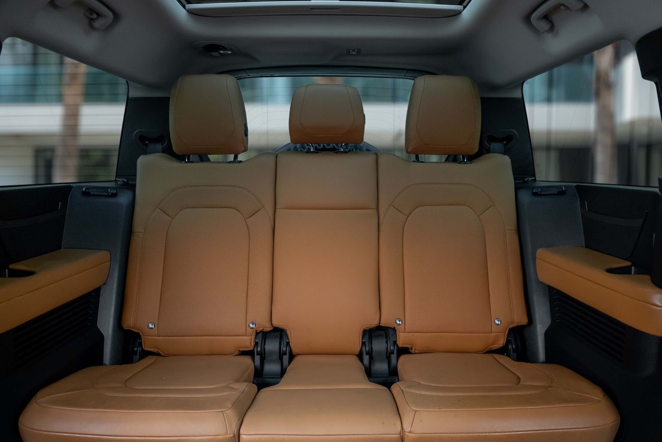 Land Rover Defender Defender | 6,169 P.M | 0% Downpayment | Agency Warranty!