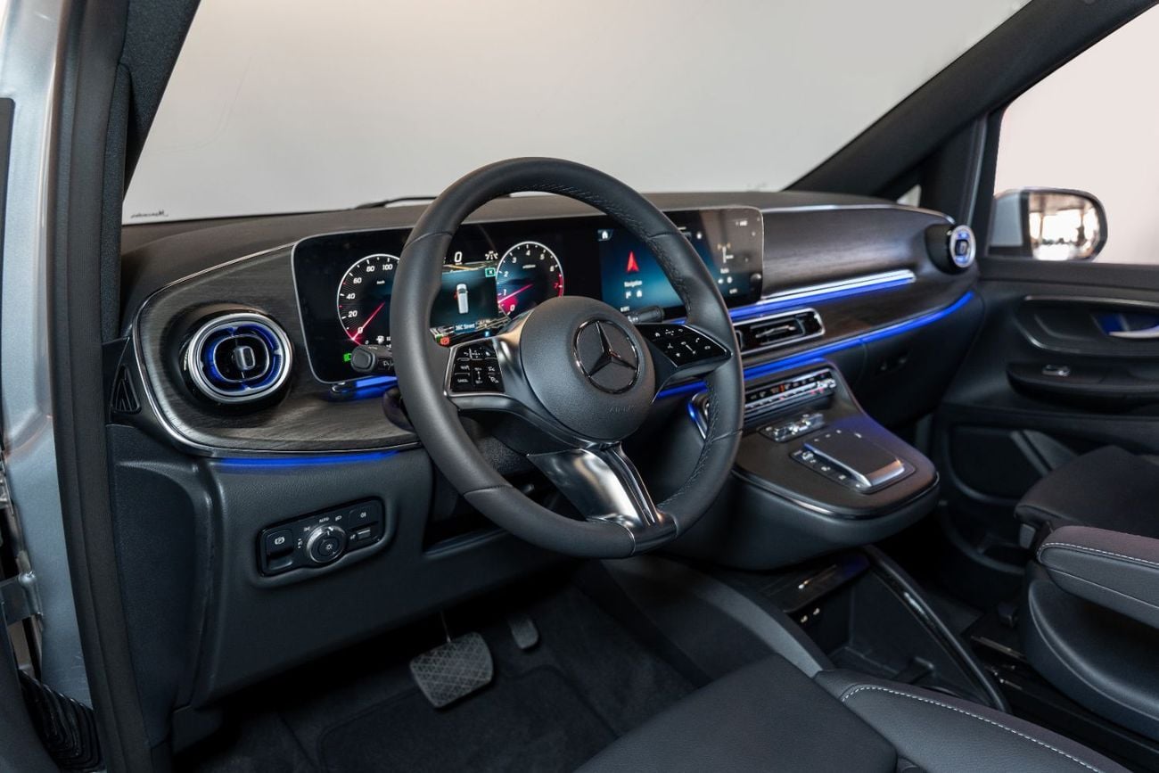 Mercedes-Benz V 300 2026 | GCC | 0KM | Mercedes-Benz Warranty | 360 View | 64 colors Ambeint Lights