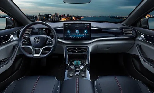 بي واي دي كين بلاس interior - Cockpit