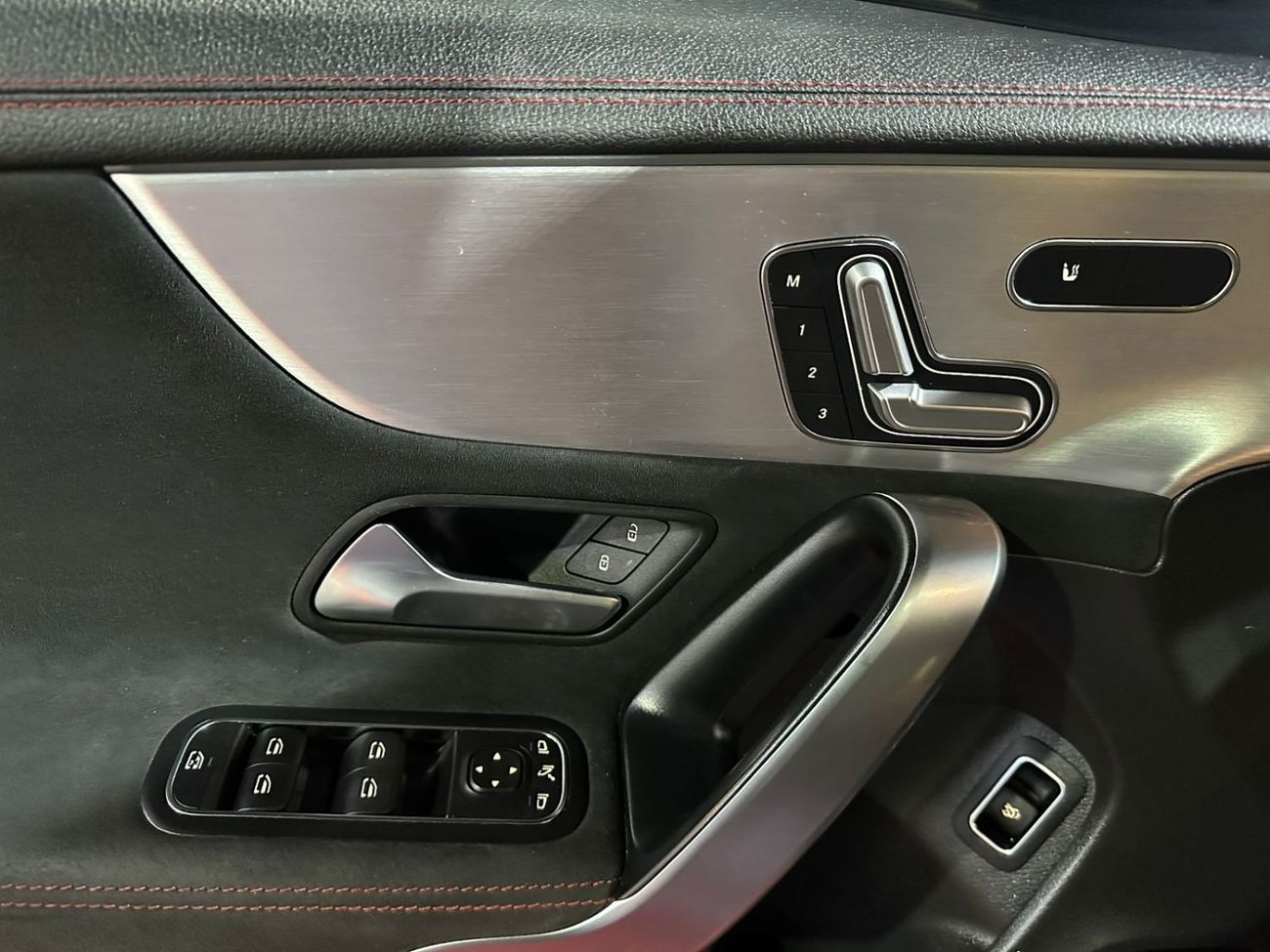 Mercedes-Benz CLA 250 Std 2.0L (224 HP)