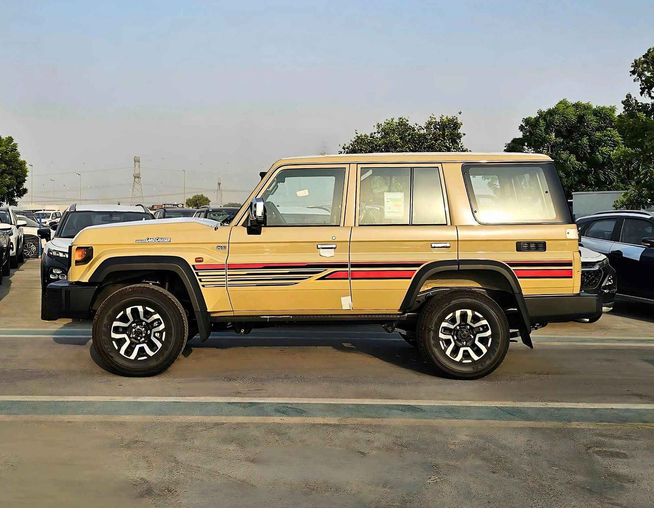 Toyota Land Cruiser 70 LX LC76 / 2.8L V4 DIESEL A/T / WINCH SNORKEL / DVD CAMERA / HIGH OPTION / CODE#LX-Z