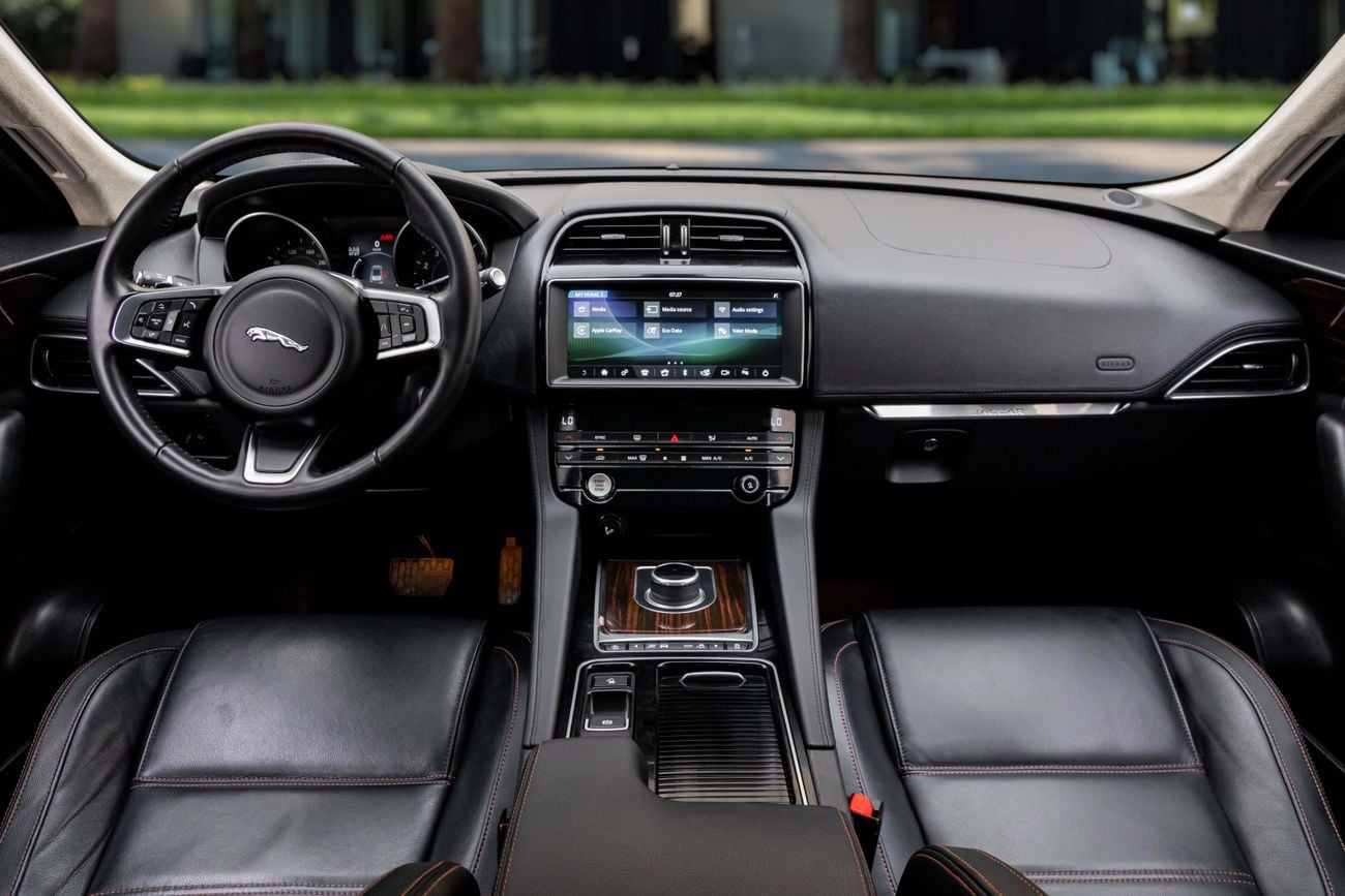 جاكوار F بيس F-Pace Prestige | 2,155 P.M | 0% Downpayment | 25T AWD LOW MILEAGE JAGUAR SERVICED! | Ramadan Offer!