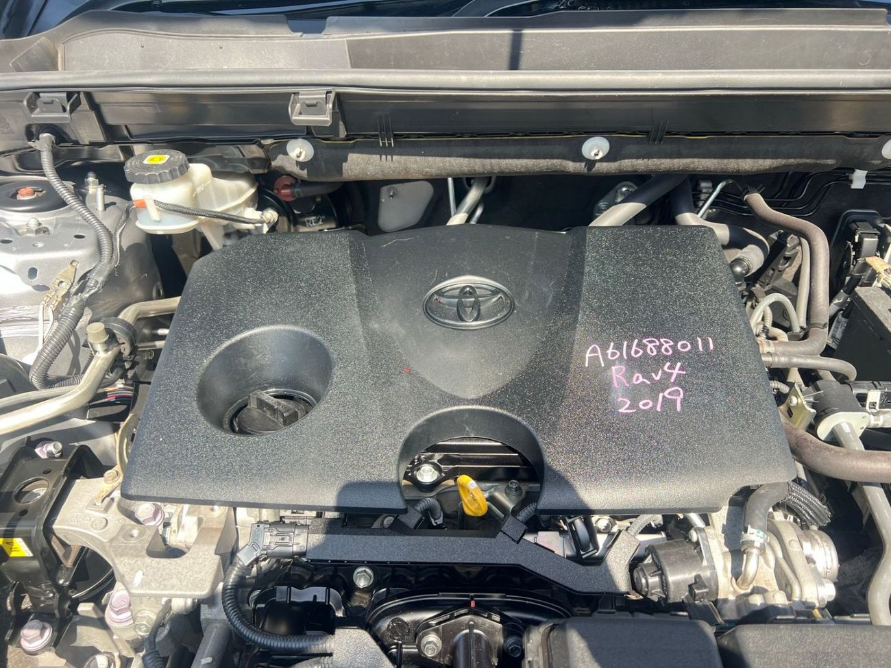 تويوتا راف ٤ EXPORT ONLY 2.0 ENGINE PETROL ENGINE 2WD FULL OPTION RAV4 CRUISER