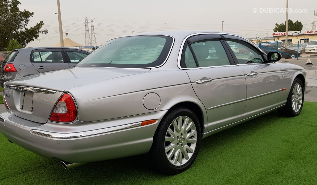 جاغوار XJ8 وارد اليابان مميزه جدابحالة الوكالة وصلت الان وفل تشيكات وجاهزه بالكامل خالية من اي حوادث