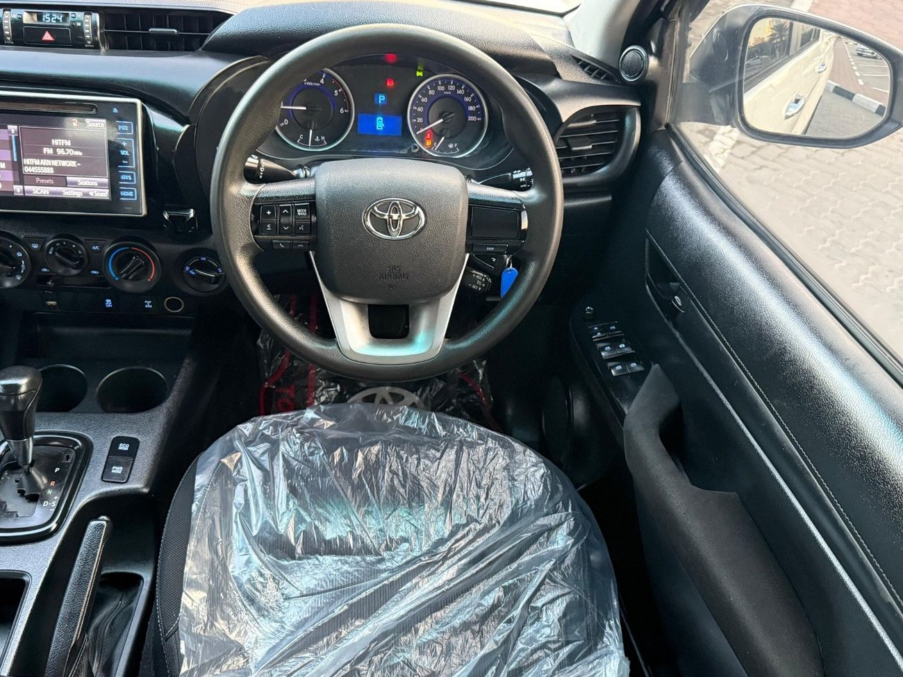 تويوتا هيلوكس SR Right Hand Drive