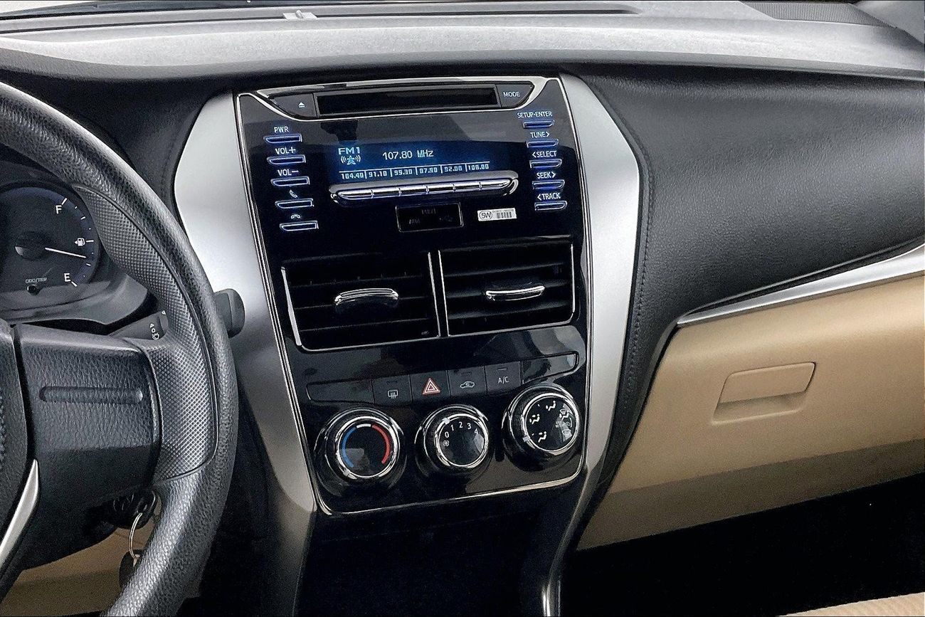 تويوتا يارس SE / E | سنة ضمان مجانية | 0 دفعة أولى | سياسة الإعادة بعد 7 أيام