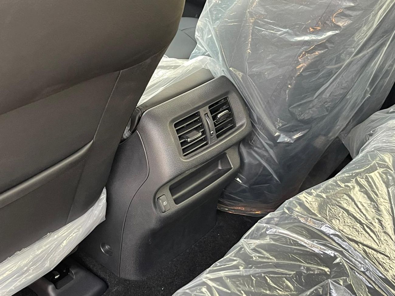 Nissan Navara G 2.5L 4WD M/T Nissan Navara Double Cab  2.5L Petrol 4WD 5 Seater MT