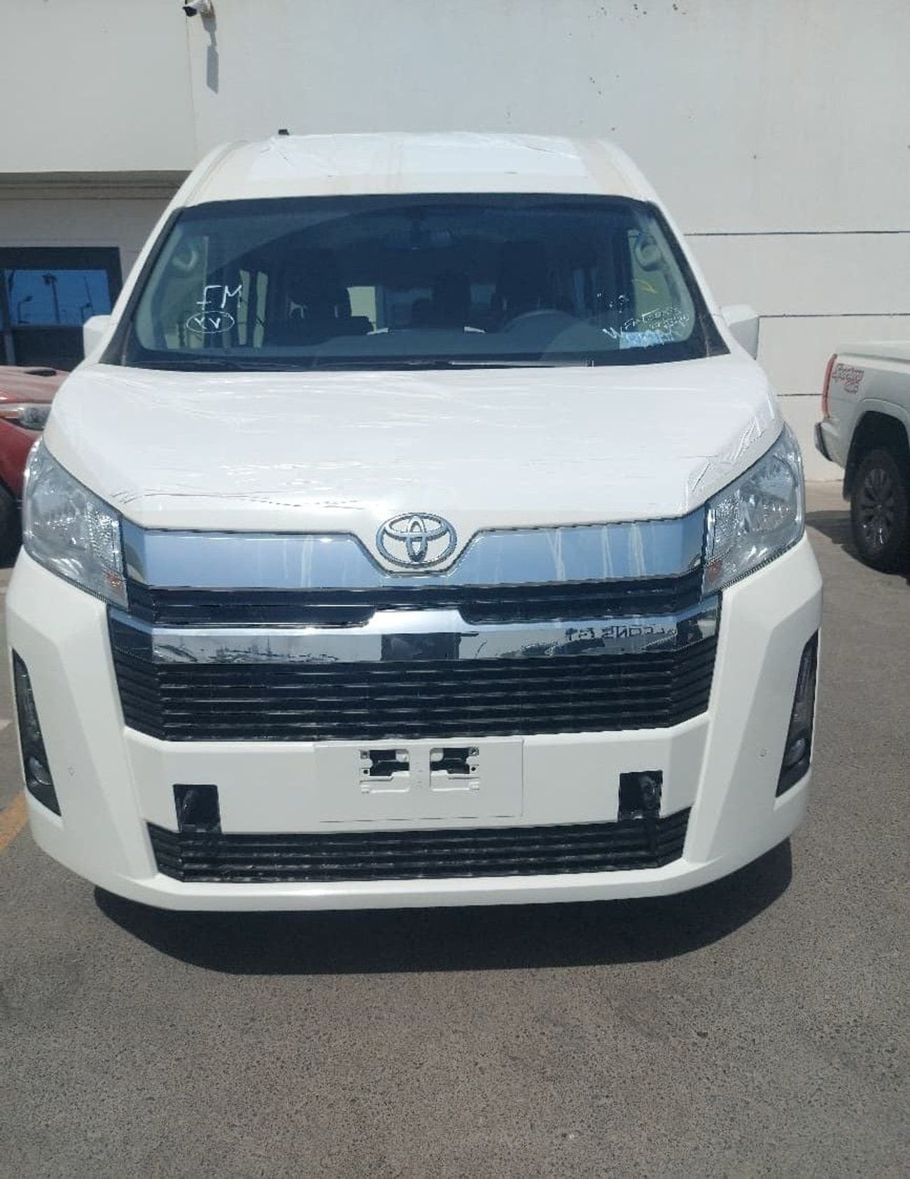 Toyota Hiace 2.8L DIESEL HIGH ROOF 13 SEATER MANUAL TRANSMISSION